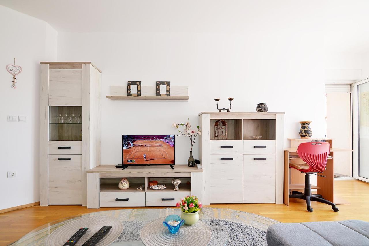 Lungo Mare Apartment With Terrace Pula Exterior foto