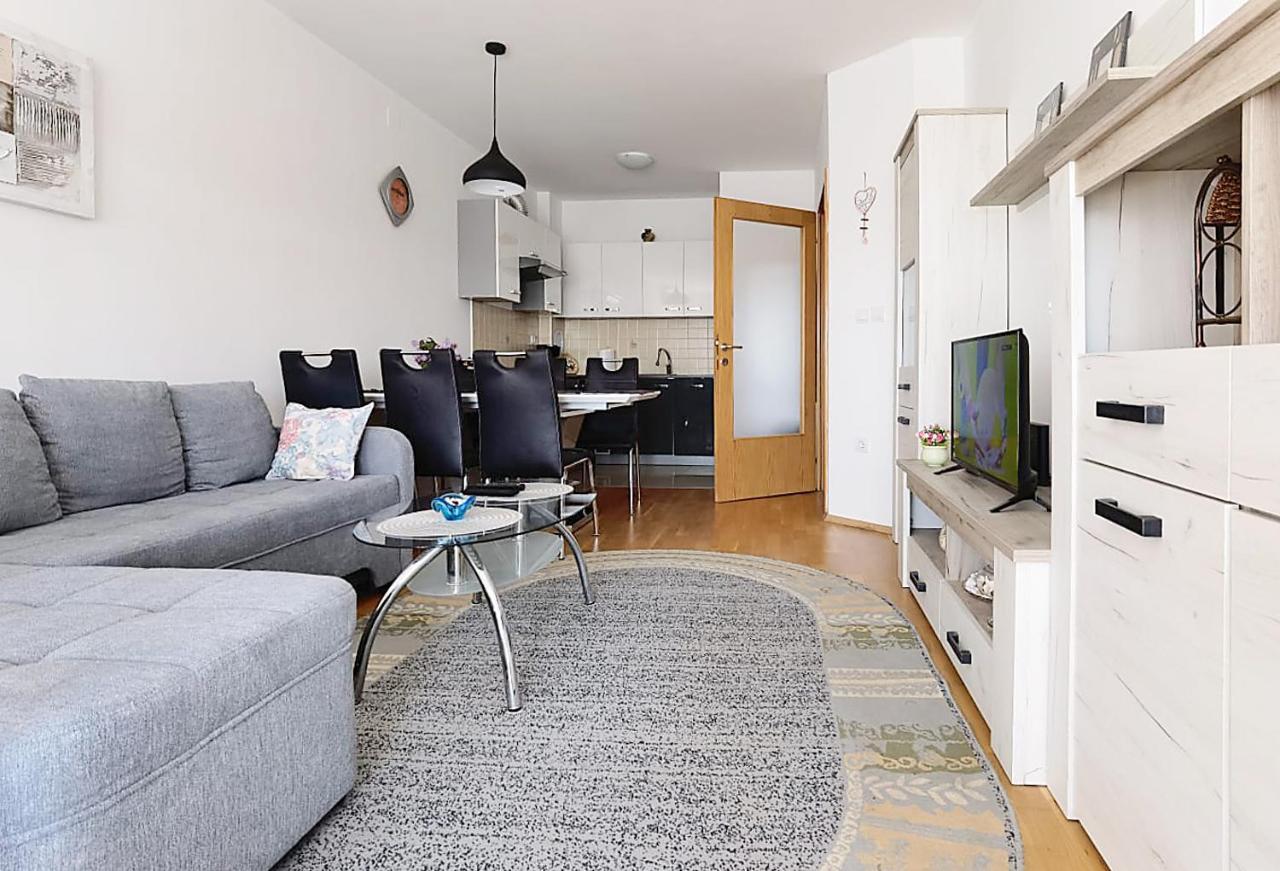 Lungo Mare Apartment With Terrace Pula Exterior foto